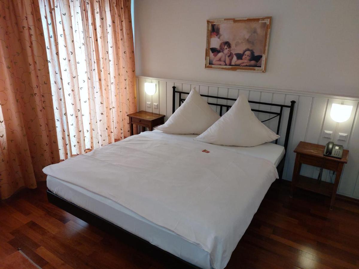 Hotel Goldener Stern Санкт Ингберт Екстериор снимка