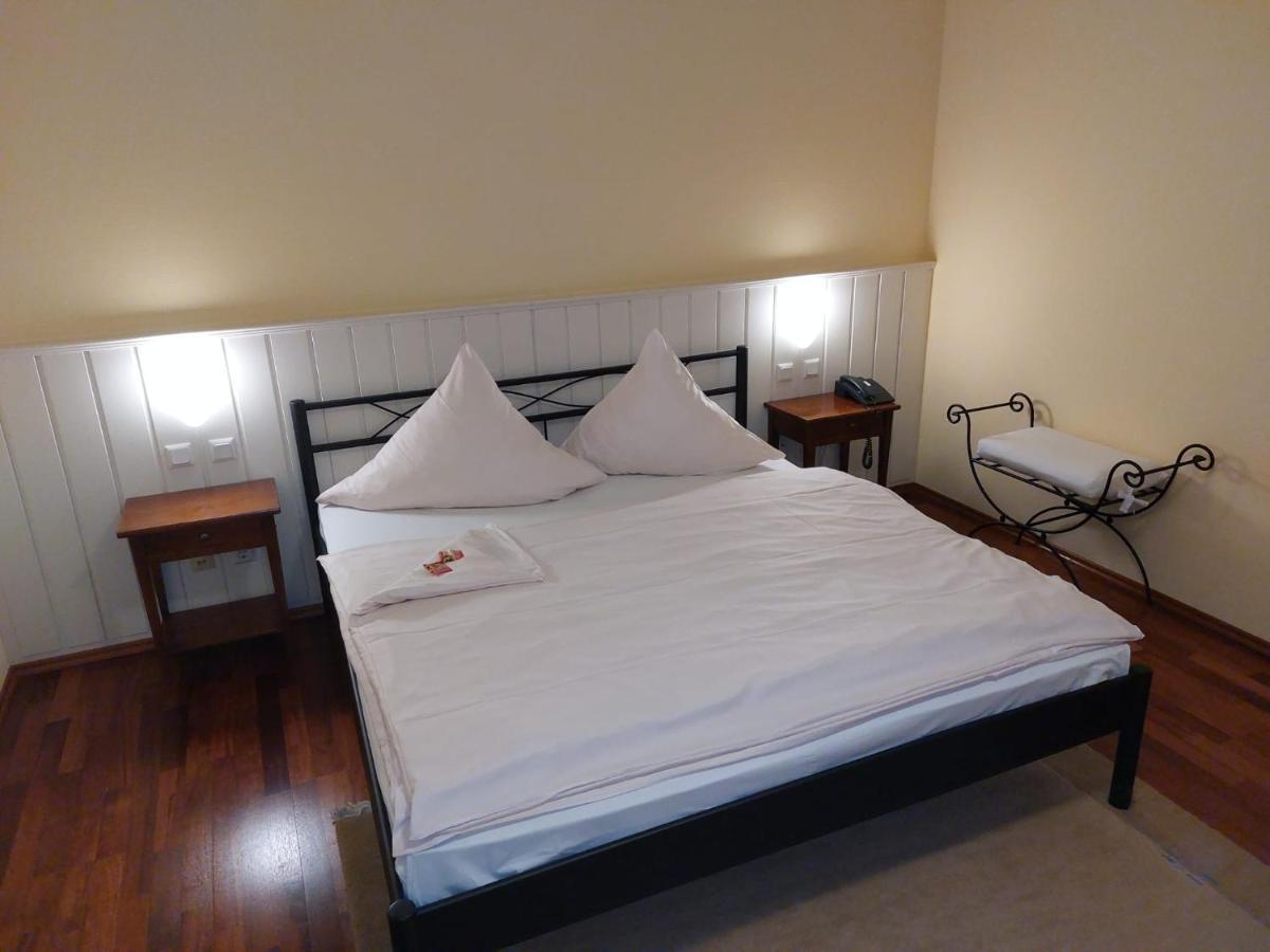 Hotel Goldener Stern Санкт Ингберт Екстериор снимка
