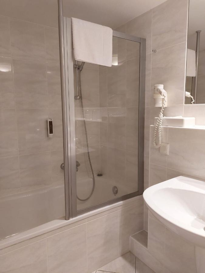 Hotel Goldener Stern Санкт Ингберт Екстериор снимка